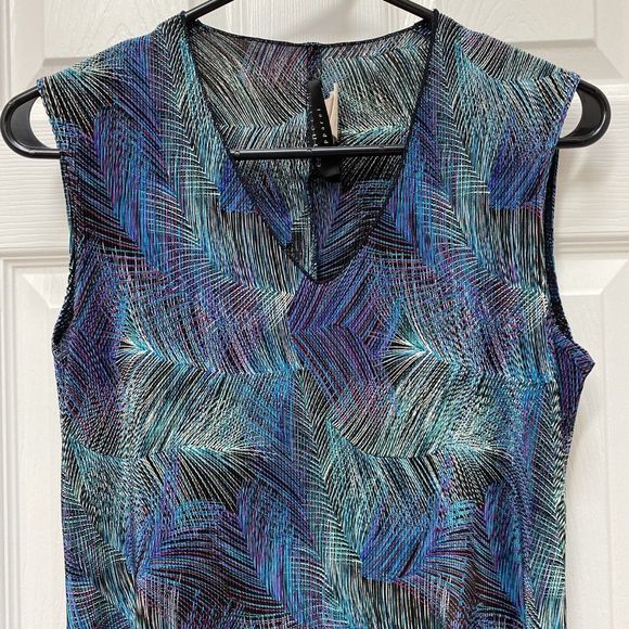 Connected Apparel V-neck Tank Top Colorful Feather Design Front Slit Size 8 - Picture 2 of 5